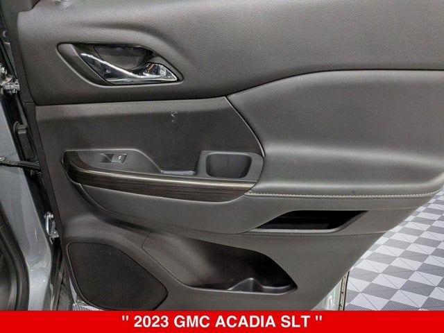 2023 GMC Acadia SLT