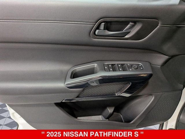 2025 Nissan Pathfinder S