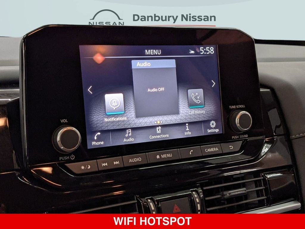 2025 Nissan Pathfinder SV