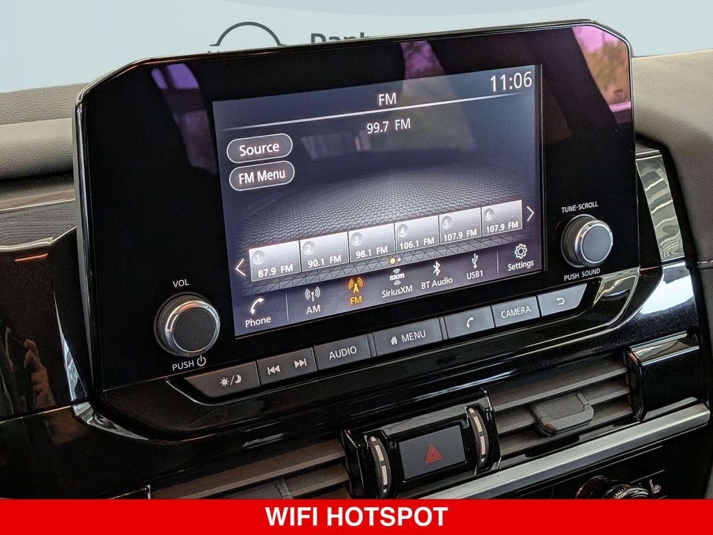 2025 Nissan Pathfinder SV