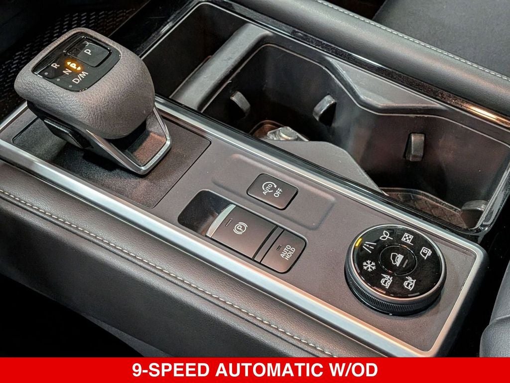 2024 Nissan Pathfinder SV