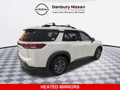 2024 Nissan Pathfinder SV