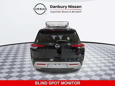 2023 Nissan Pathfinder SL