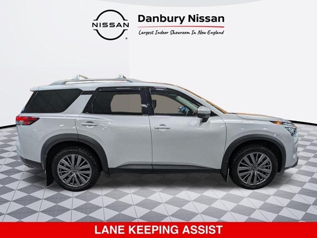 2025 Nissan Pathfinder SL