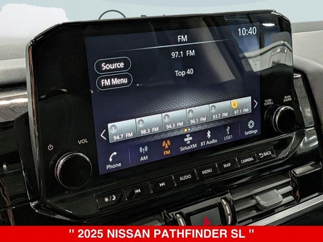 2025 Nissan Pathfinder SL