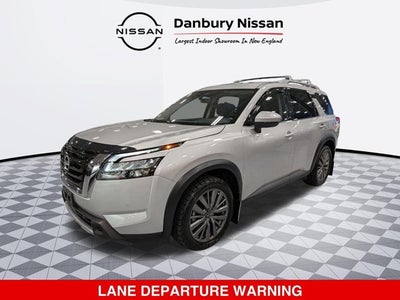 2025 Nissan Pathfinder SL