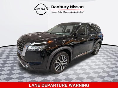 2022 Nissan Pathfinder Platinum
